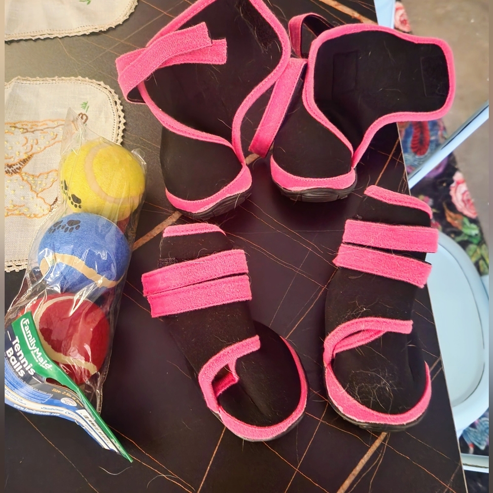 Brand new Large Dog Booties With 3 Free Brand New Balls